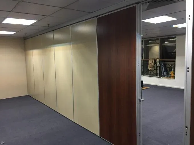 2 - 4 Meters Height Acoustic Office Partition Walls Top Hung And Floor With Vinyl Seals 2