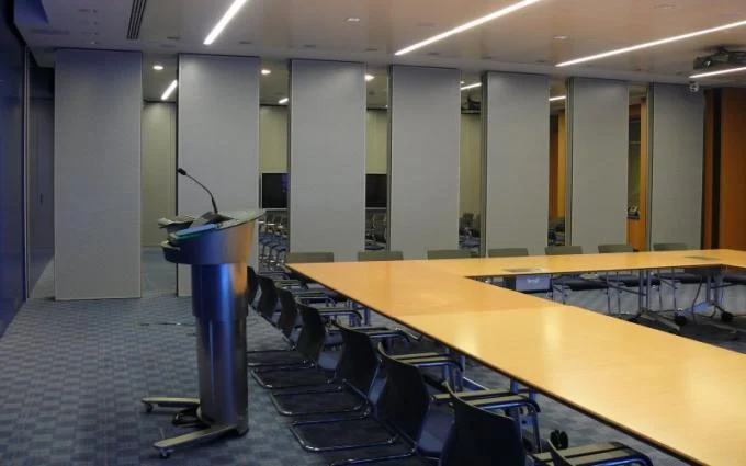 6m Height Conference Room Dividers With Melamine Surface Aluminium Track 1