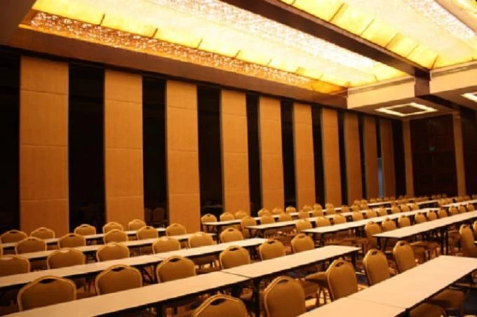 Wooden Surface Folding Conference Room Partition Walls 500 / 1200mm Width 1