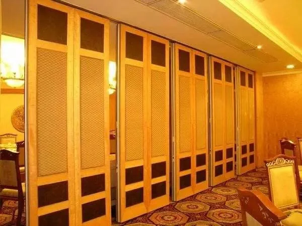 Acoustic Operable Partition Walls With Pass Doors / Anodized Aluminum 6063 - T5 Frame 1