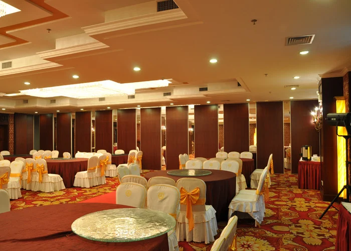Aluminum Movable Partition 8 Foot Sliding Glass Door Folding Room Dividers