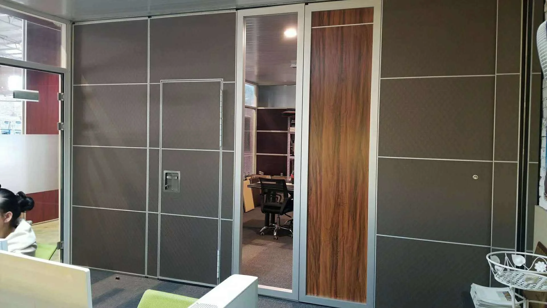 Aluminum Profile Wooden Panels Movable Partition Wall For Hotel