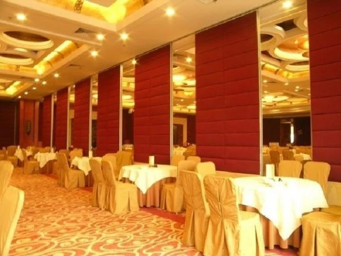 Banquet Hall Acoustic Folding Wooden Partition Wall with Aluminum Track 0