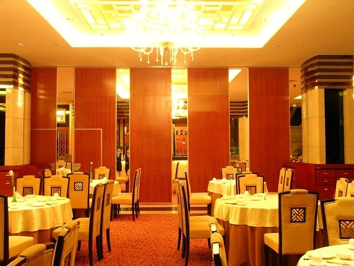Banquet Hall Sliding Interior Room Soundproof Movable Partition Walls with Passing Door