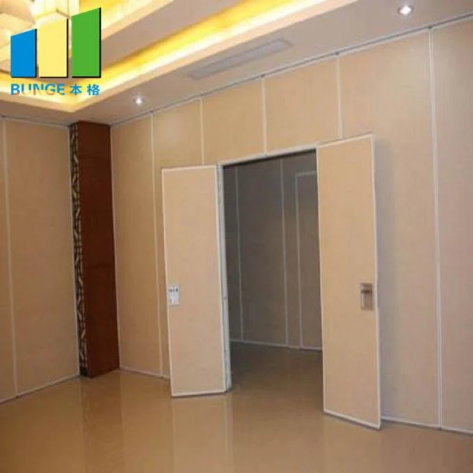 Ceiling Mounted Wooden Operable Acoustic Folding Partition Walls Without Floor Tracks 0