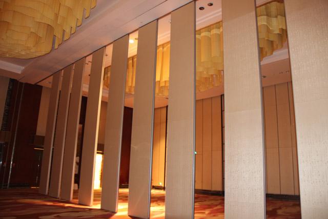 Commercial Folding Door Mdf Board Automatic Room Dividers For Great Hall 0