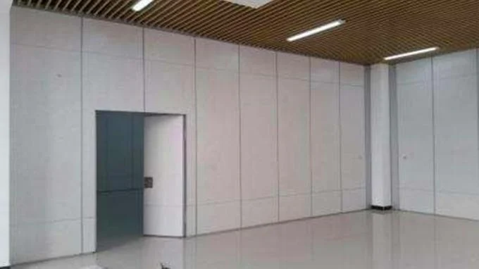 Customized Commercial Office Partition Wall / MDF Folding Acoustic Meeting Room Dividers 1