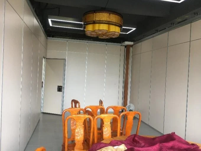 Decorative Acoustic Accordion Room Divider Floor to Ceiling Mounted 1