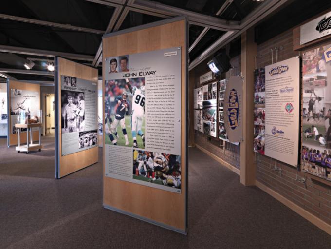 Decorative Interior Movable Folding Exhibition Display Wall 1220mm Width 0