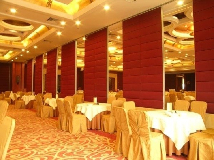 Decorative Movable Restaurant Partition Wall , Modern Operable Partition System