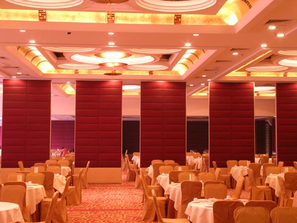 Demountable Partition Wall With Sliding Door , Top Hung Folding Sliding Partition 1