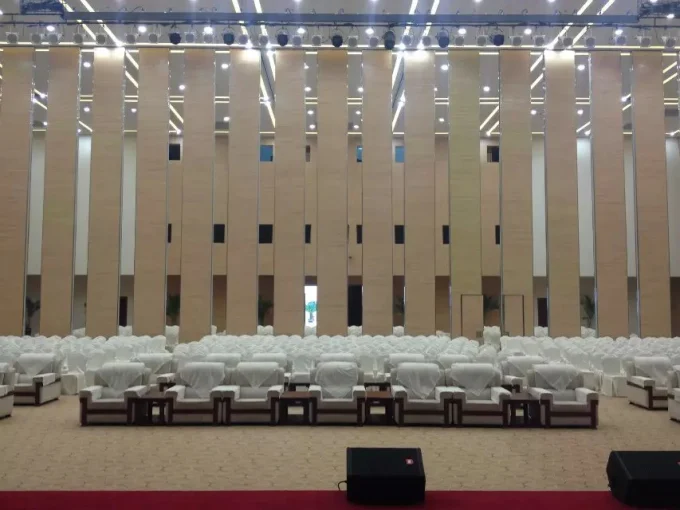 Fireproof Aluminum Frame Folding Partition Walls For Conference Room 2