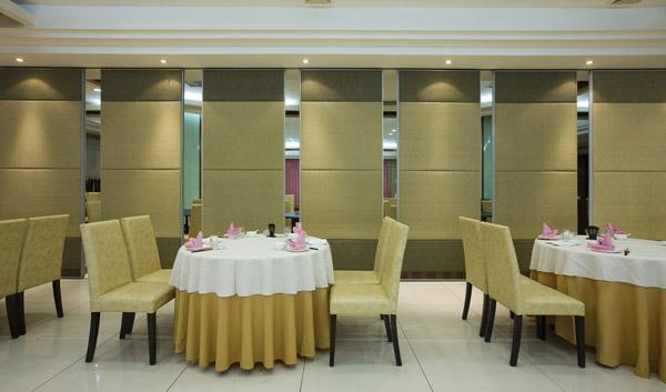 Folding Acoustic Room Dividers , Banquet Hall Aluminium Partition Wall 4