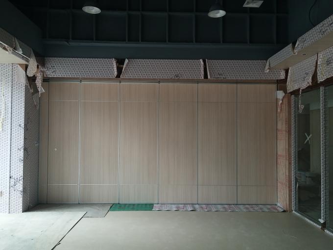 Hanging System Foldable Acoustic Movable Partition Walls Aluminum Frame 6m Height 1
