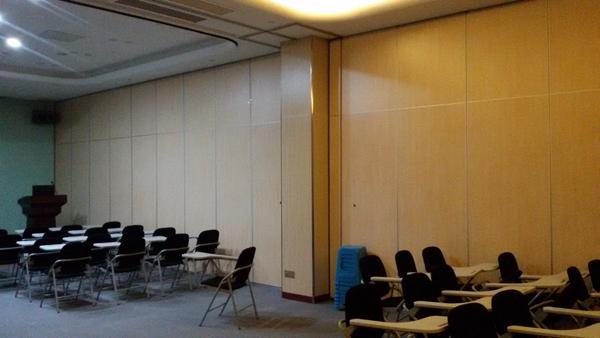Interior Suspended Sliding Partition Top Hung Movable Partition , 65mm Melamine Surface 0