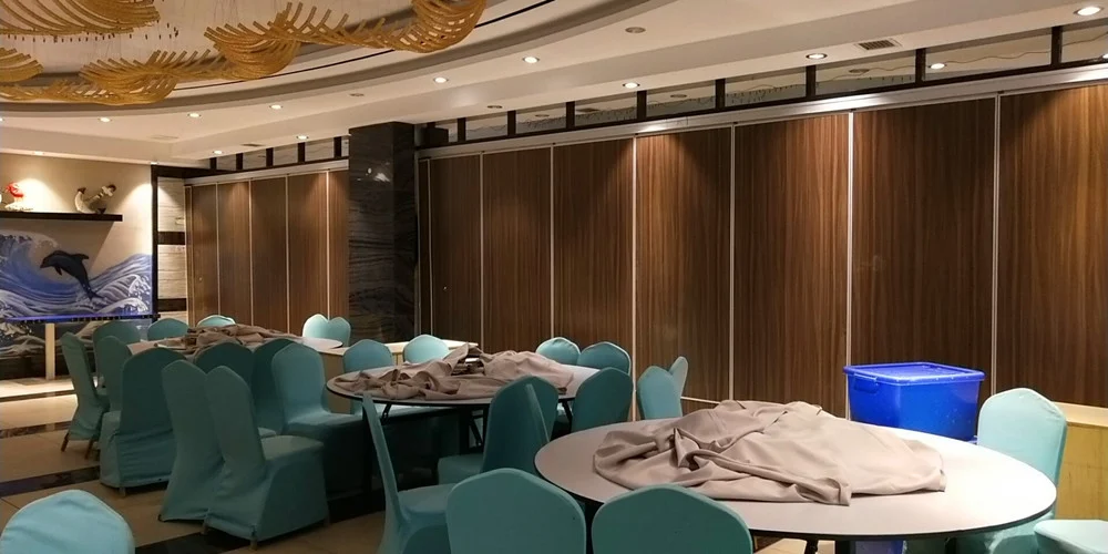 Leather Surface MDF Board Operable Office Partiton Wall Sliding Folding Ceiling System