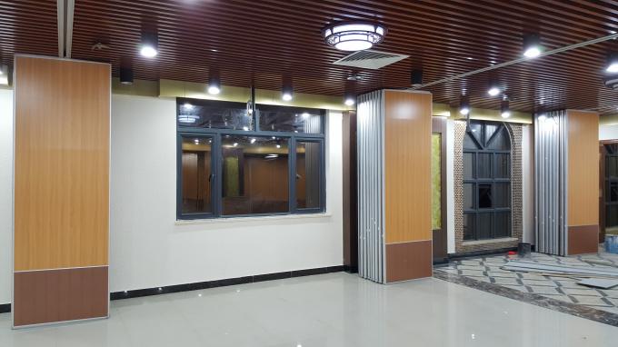 Luxury Wooden finished Flexible Soundproof Partition Wall For Exhibition 1