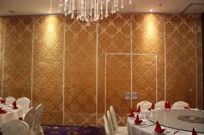 Movable Hotel Banquet Hall Folding Partition Walls Floor To Ceiling / Movable Room Dividers 1