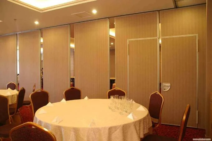 New Style Manual Control Sliding Folding Partition Walls Operable For Banqueting Hall 2