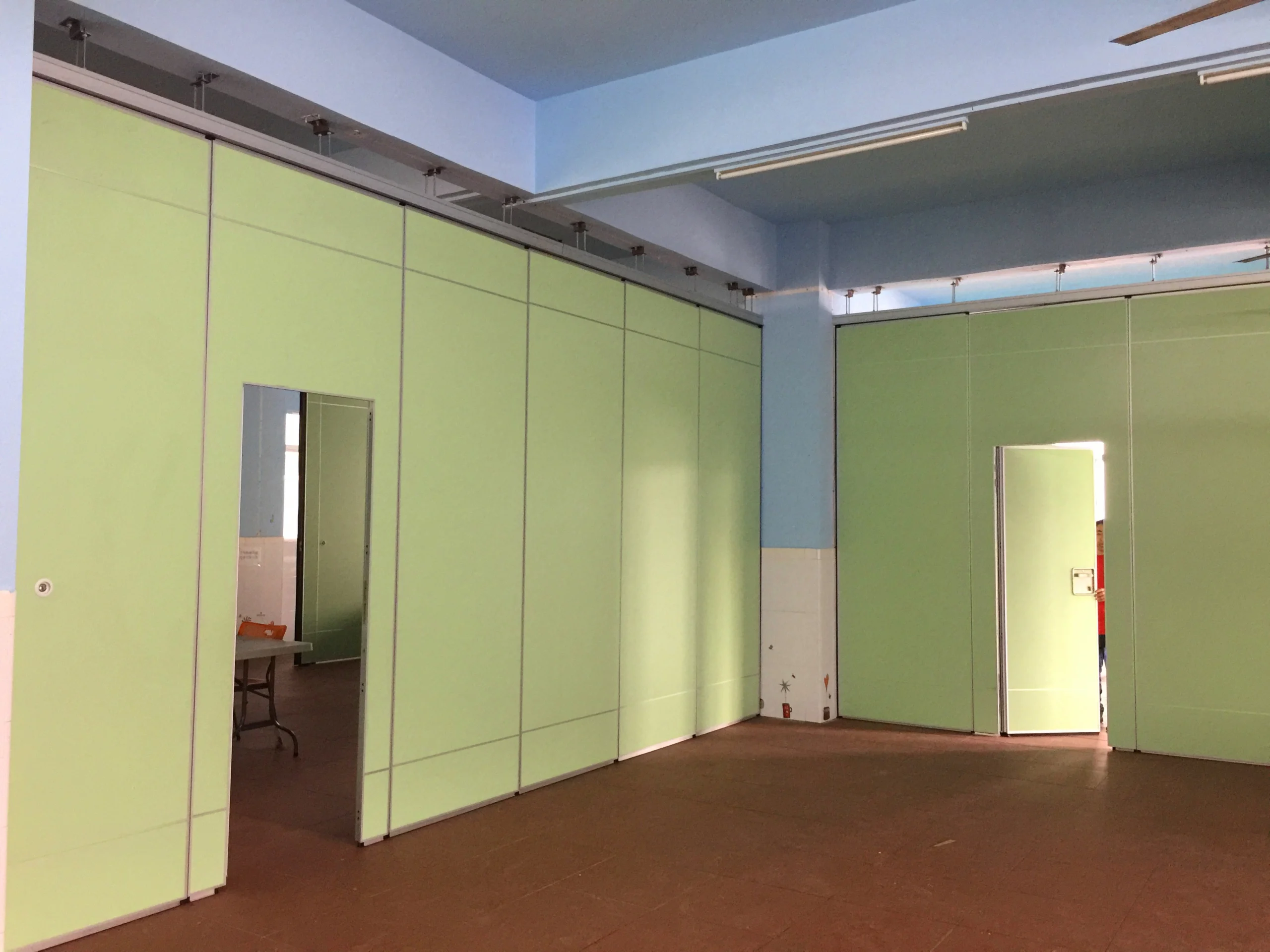 ODM Sliding Partition Walls Meeting Room Foldable Wall Divider Foldable Partition Customized For Dining Room