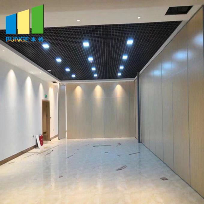 OEM Movable Room Partition Sliding Door Decorative Partition Wall For Art Gallery 1
