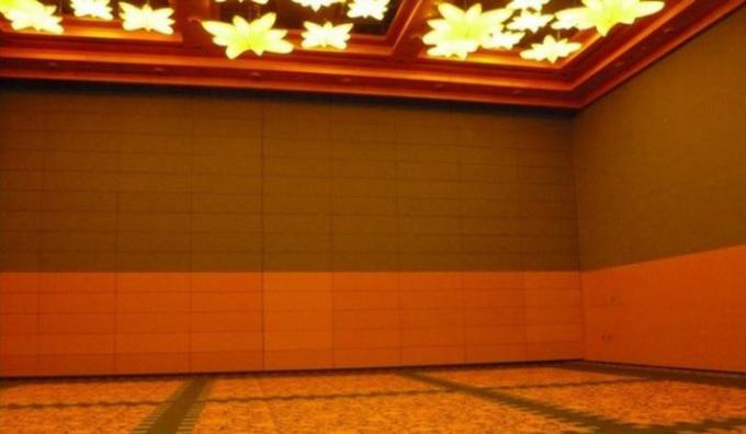 Office Sliding Partition Walls , Melamine Surface Folding Door Aluminium Profile Soundproof Room Dividers 1
