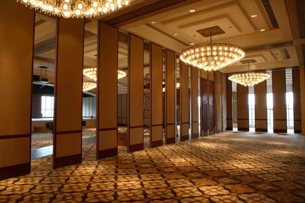 Operable Restaurant Sliding Partition Walls , Folding Interior Doors 0