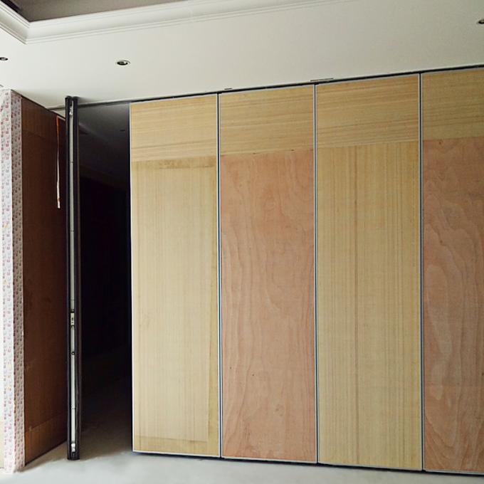 Plastic Wood Office Panel Movable Partition Walls / Aluminum Wall Partition 1