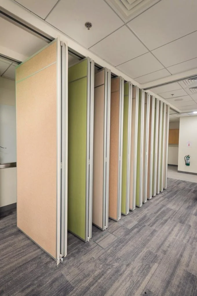 Pu Leather Surface Movable Room Divider / Gymnasium Or Restaurant Partition Wall 0