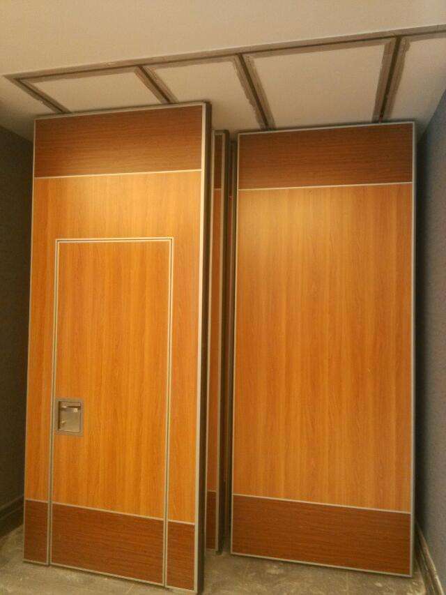 Removable Singapore Office Sound Proof Partitions , Wooden Sliding Doors 1