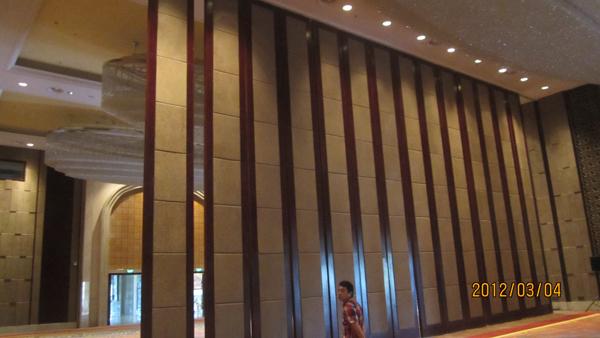 Restaurant Sliding Partition Walls , Folding Wall , Sound Proof Interior Door 1