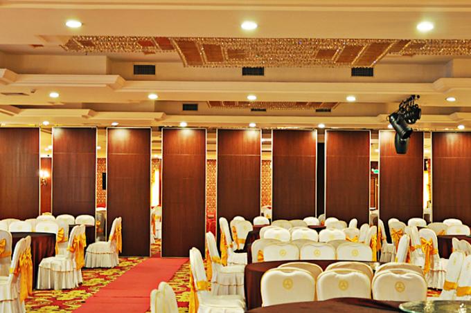 Saving Space Professional Restaurant Partition Wall 500 / 1200 mm Width 2