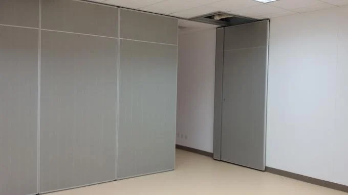 Sliding Folding Acoustic Partition Wall , Commercial Furniture Soundproof Room Divider 1
