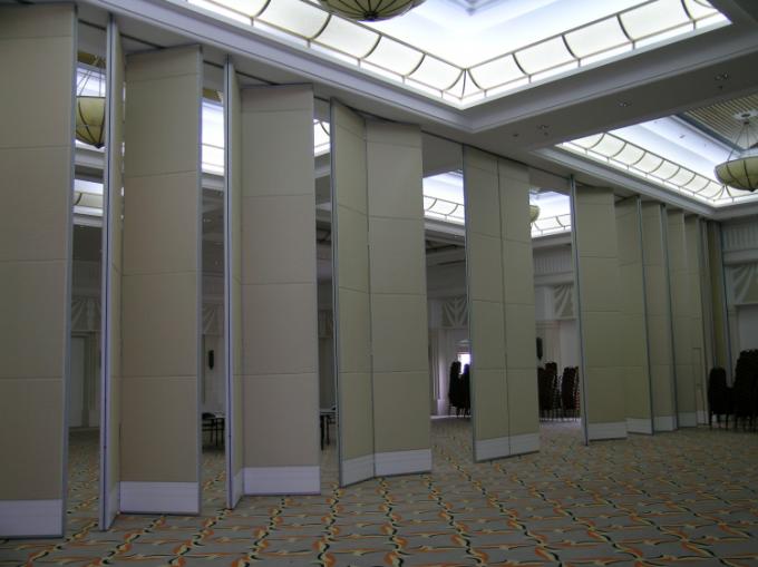 Sliding Folding Partitions Movable Temporary Room Dividers 32 / 53 db STC Coefficient 1