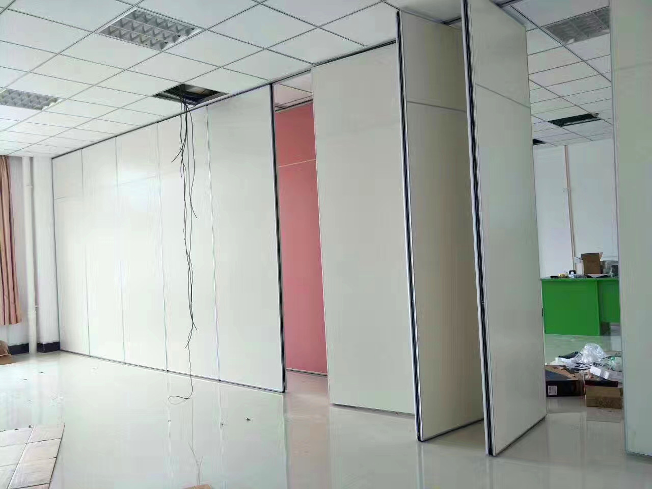 Sliding Soundproof Movable Partition Walls Top Hung Supported 85 mm Melamine Surface
