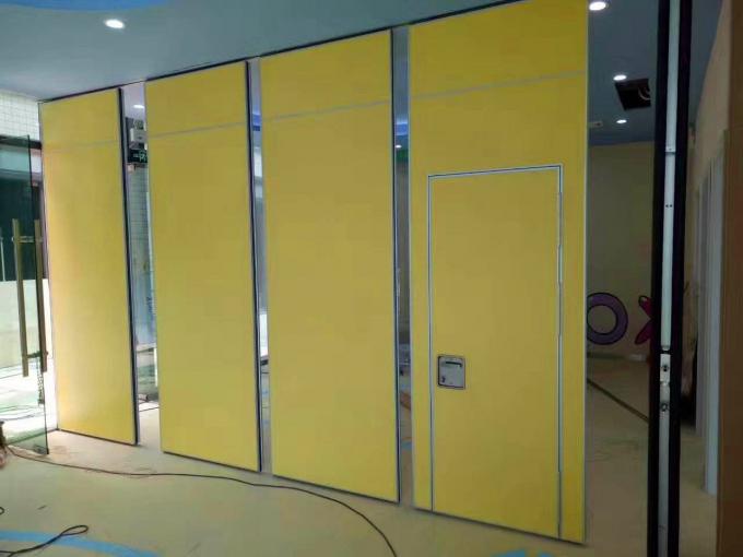 Sound Absorbing Hotel Movable Wooden Wall Dividers 2000 - 6000mm Height 1