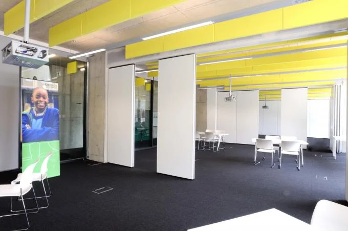 Sound Absorption Hotel Operable Partition Walls 85 mm Fire Retardant 0