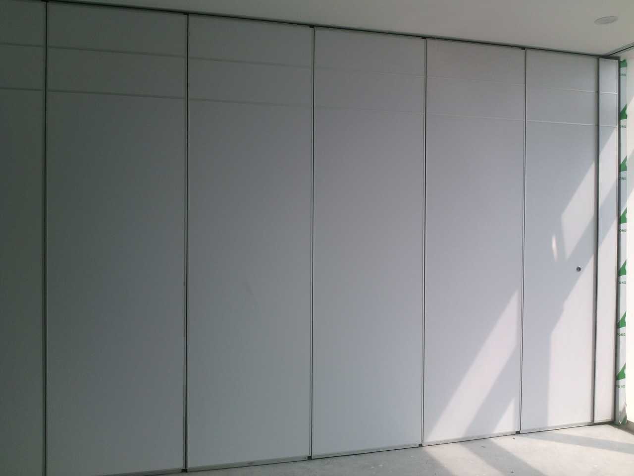 Soundproof Hotel Dinning Hall Movable Panel Operable Wall Partition With Pass Door