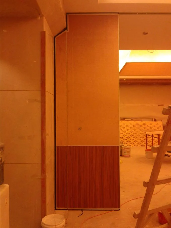 Steel Sliding Exhibition Partition Walls , Flexible Partition Walls For Banks 1