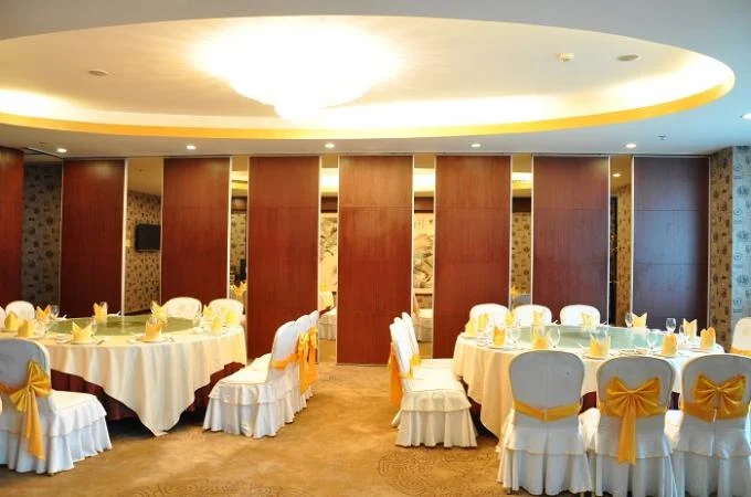 Laminated Decorative Movable Partition Wall / Hotel Folding Room Divider 0