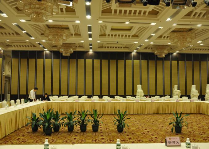 Top Hung Sound Proof Partitions Folding Wooden Dividers Acoustic Movable Partition For Conference Center 0