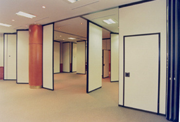 UK Meeting Room Folding Soundproof Collapsible Partition Wall With Track And Roller System 2