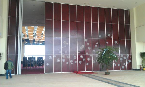 Veneer Hotel Moveable Wall Partitions , Sound Proof Interior Door 0