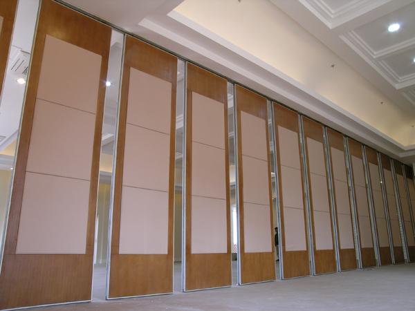 Veneer Hotel Moveable Wall Partitions , Sound Proof Interior Door 1