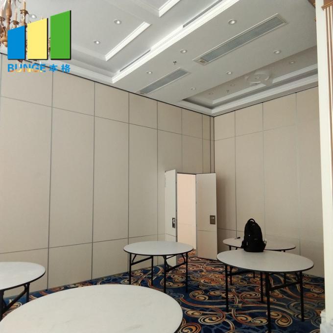 White Magnetic Writable Board Movable Partition Walls For Art Gallery Exhibition Hall 1