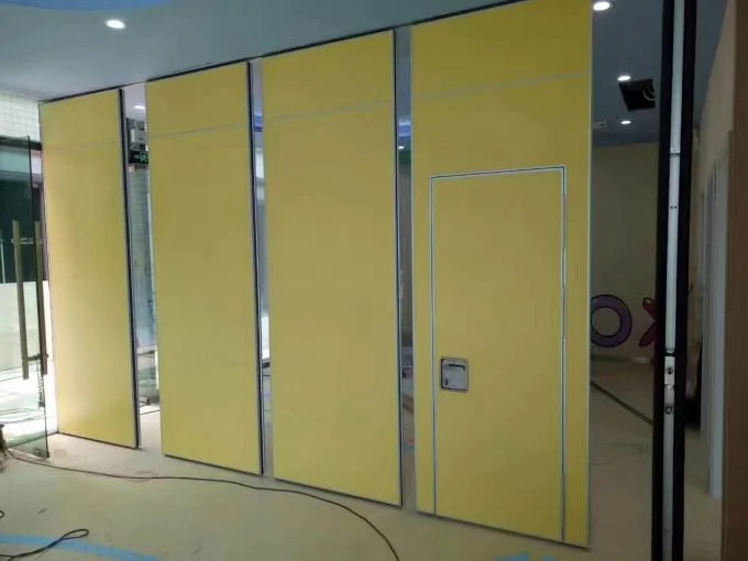 Wood Folding Decoration Movable Partition Walls On Wheel For Art Gallery / Office Room 0