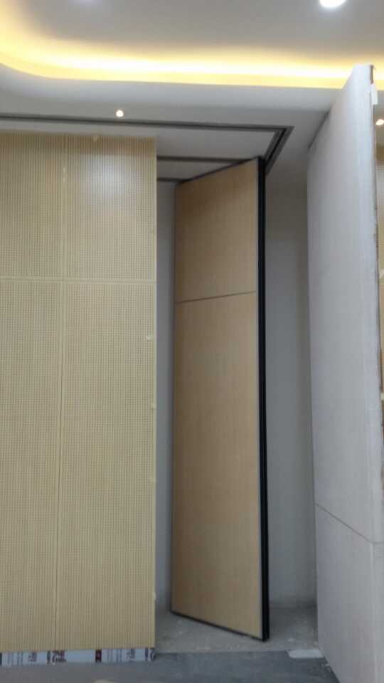 Wooden Portable Movable Partition Walls / Folding Room Divider with Aluminium Track 1