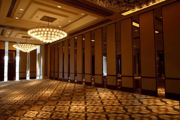Wooden Surface Folding Partiion Walls , Sliding Decorative Durable Office Partition Soundproof 0