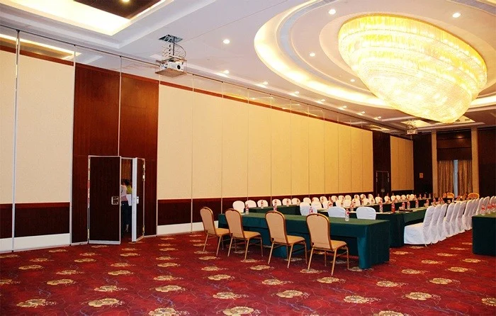Wooden Surface Sound Proof Partitions For Office With Top Hung System