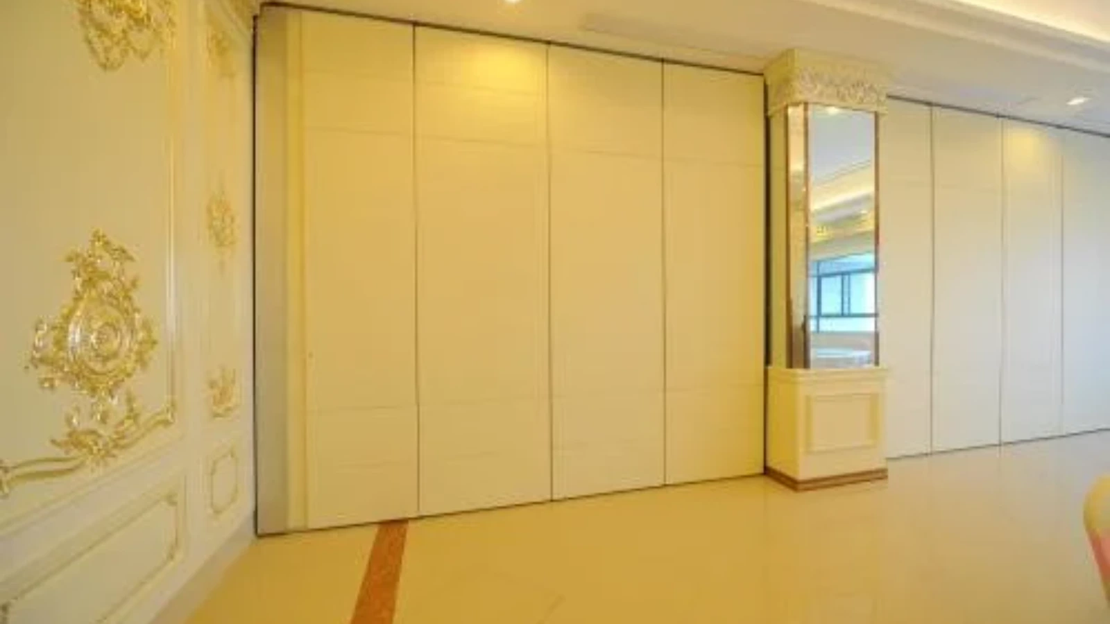 Top Hunge System Movable Room Partition For Hotel Banquet Hall / Acoustic Operable Walls — editorial 16:9 application view